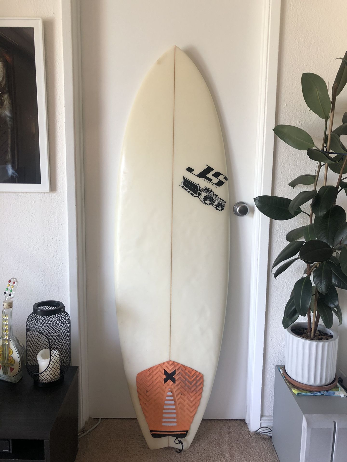 JS Industries 5’8 “Sonic Fish” Surfboard