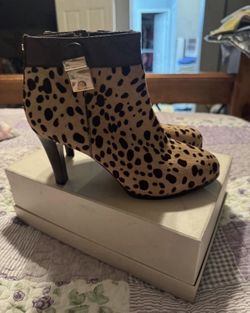 TORY BURCH ANIMAL PRINT BOOTS  SZ 7.5 NWOB