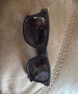 Ray-Ban  AI
