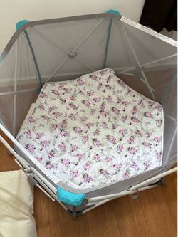 Regalo Playpen