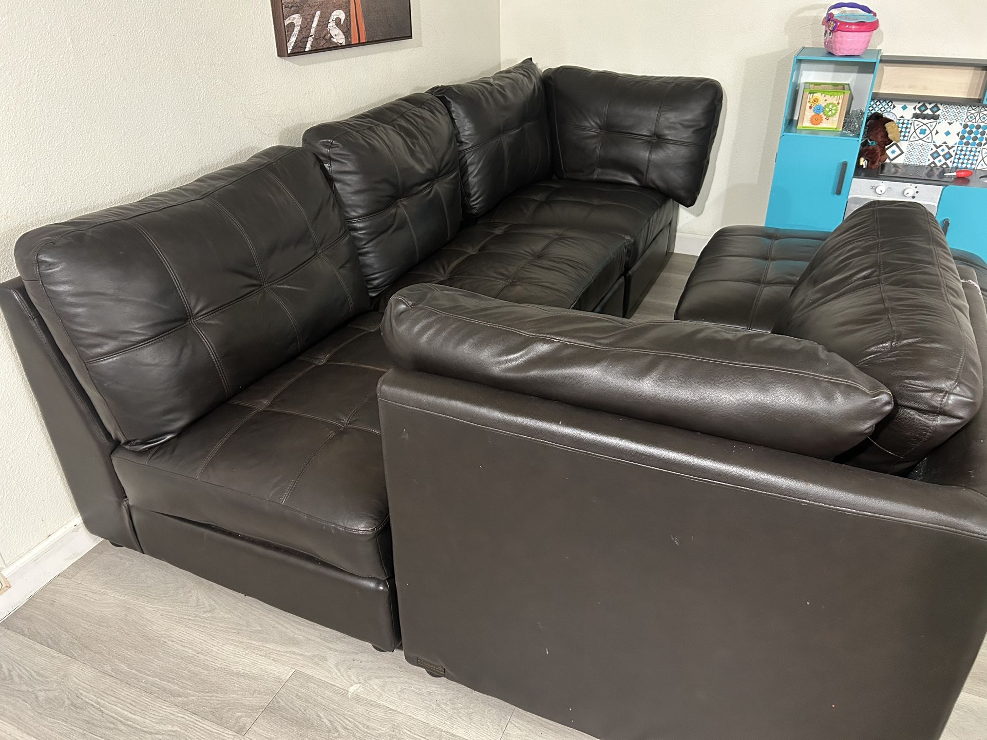 abbyson living leather Beautiful sofa