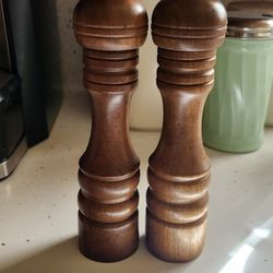 Vintage Wood Salt Shaker & Pepper Grinder