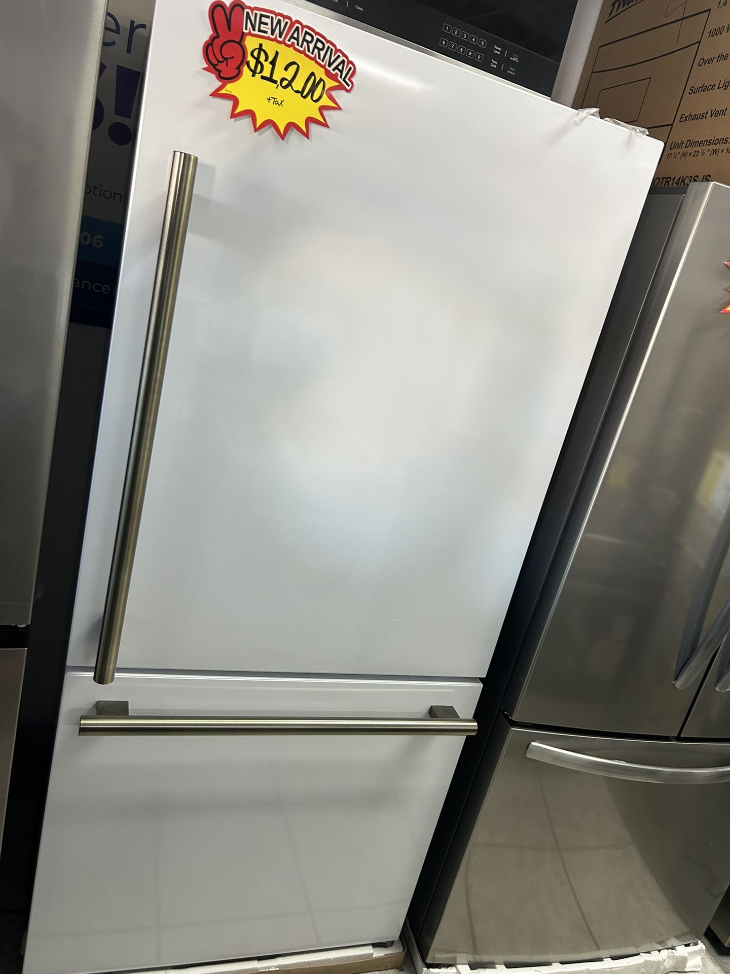 30’ Inches WIDE FORNO BOTTOM FREEZER REFRIGERATOR!!! MATTE WHITE COLOR!!! Brand New!!!!