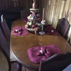 Oak Dinning Room Table Set. 5 Chairs Missing One Chaired Cleaning China Cabinet With Shelves And Light. 