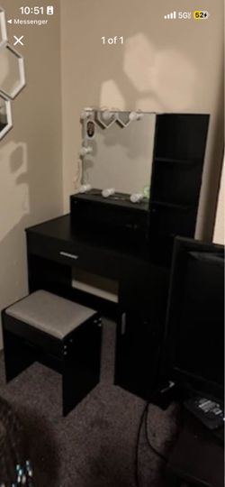 120$ OBO Vanity With Lights & Stool