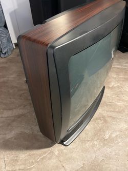 24” GE wood grain tv