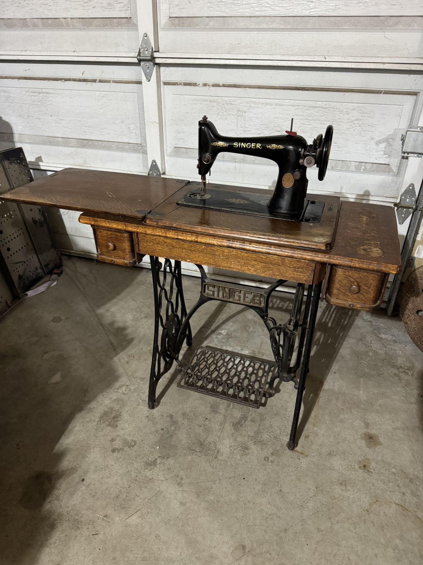 1920’s Era Singer Sewing Machine