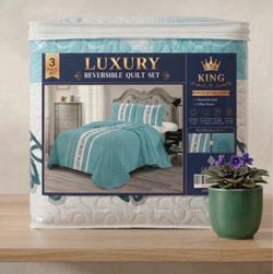 The Lilianna King 3-Piece Reversible Quilt Set