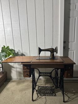 Vintage Early 1900’s Singer Sewing machine