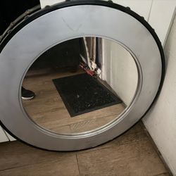 Round Mirror 30”