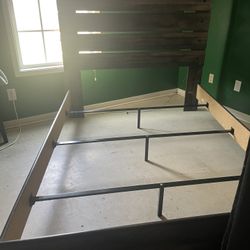 Queen Frame and Dresser