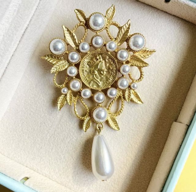 Trendy Water Drop Leaf Branch Pearl Brooch Hollow Baroque Matte Gold Color Woman