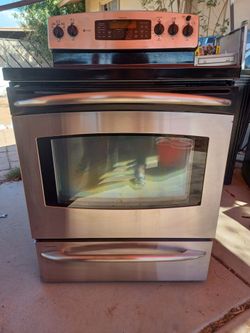 STOVE GE ELECTRIC DOUBLE OVENS CONVENTION  ALL WORKING VERY CLEANING DELIVERY AND INSTALLATION AVAILABLE