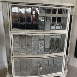 Antique Style Beveled Mirror 3 Drawer Dresser Nightstand