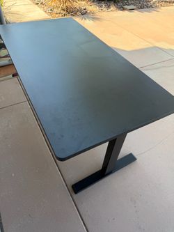 Computer table (variable height hydraulic lift)