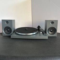 Turntable Crosley T150 with Bluetooth Input and Speakers 