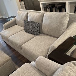 Rooms To Go Grey Sofa and loveseat