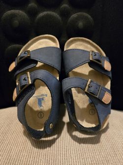 New unworn Rugged Bear sandals size 6T