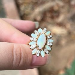 Stunning Vintage 8 Gram 14k Gold & Natural Diamond & Opal Ring