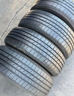 205 60 16 Michelín I'm selling this set of tires with 80% life left on all 4