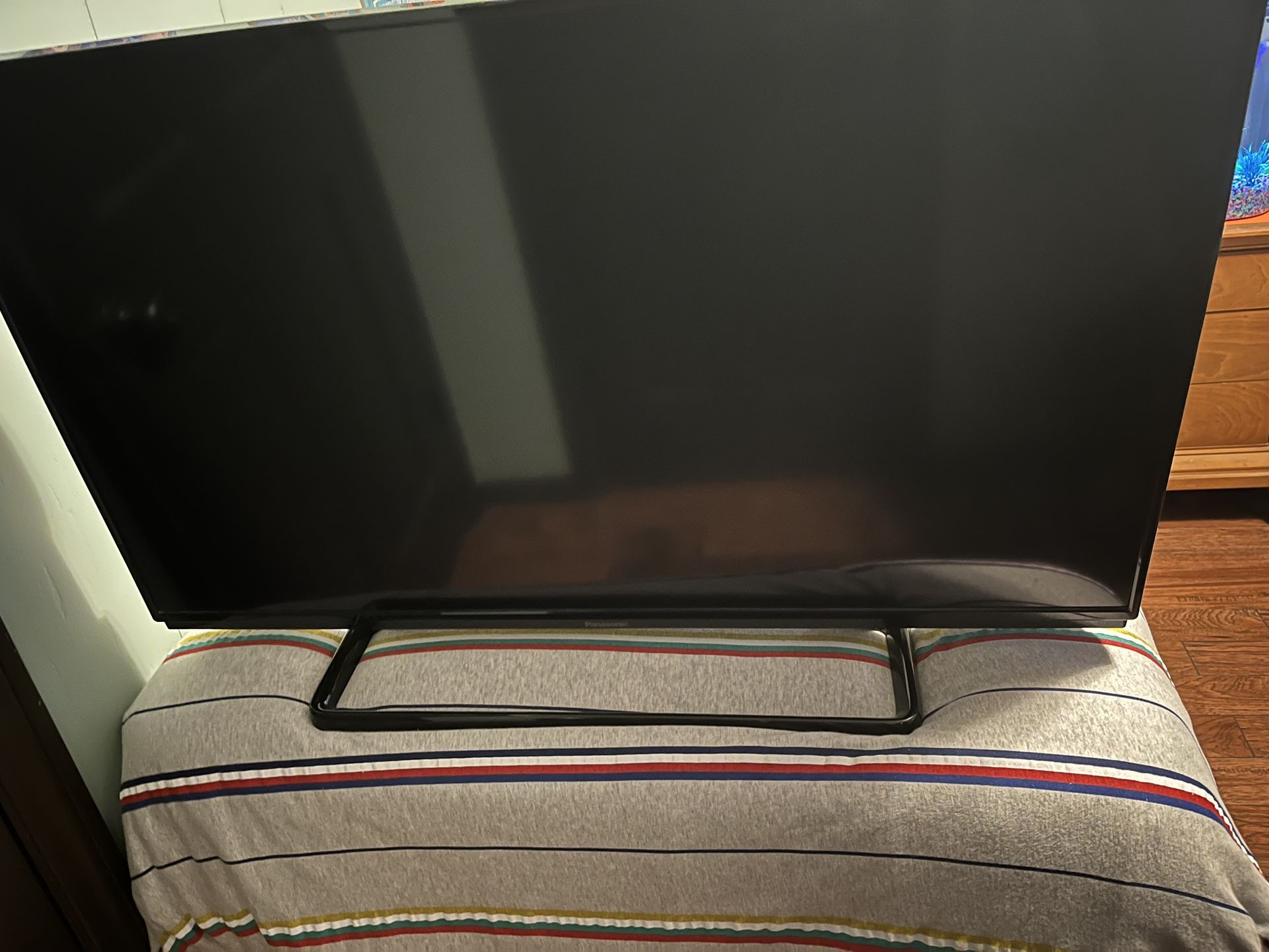 Panasonic 40” TV - Great Condition (2014), Has Remote, not a Smart tv 