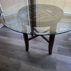 Glass Round Dining table. Pick up only.