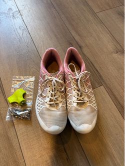 Track spikes shoes with 2 sets of spikes
