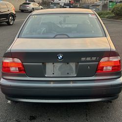 2003 BMW 525i
