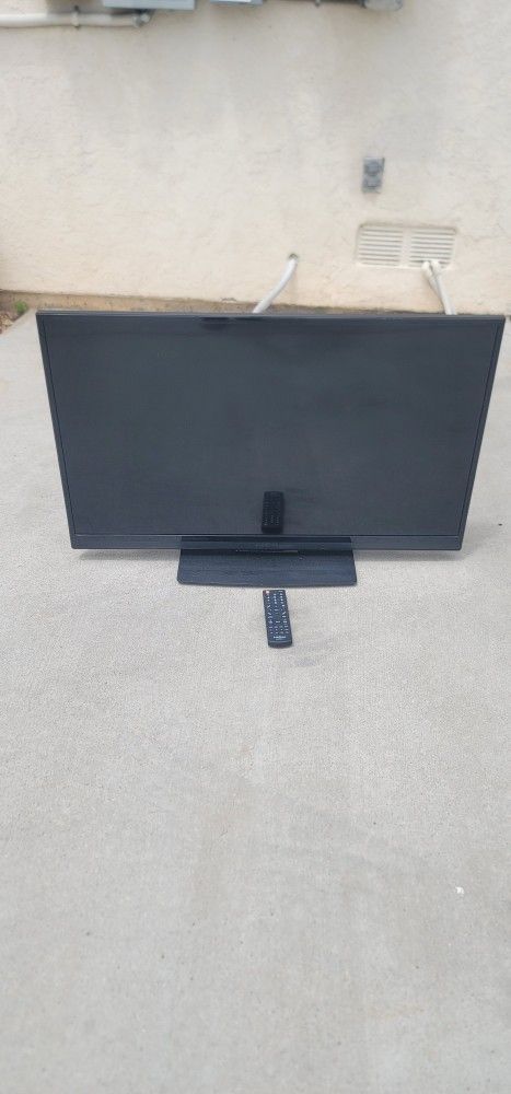 40" Insignia TV