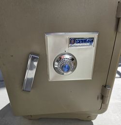SENTRY SAFE - COMBINATION