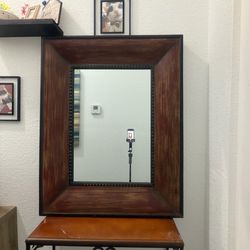 Mesa de entrada o hall, y espejo no se venden separados