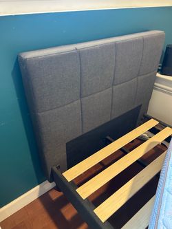 Twin Bed /Mattress/Sheets