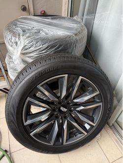 22inch Cadillac wheels and tires for sale ALSO COMPATIBLE WITH Suburban/Tahoe