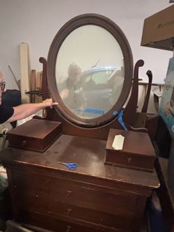 Antique dresser in excellent condition $75