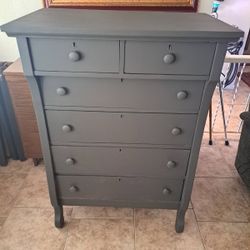 OLD  DRESSER.  