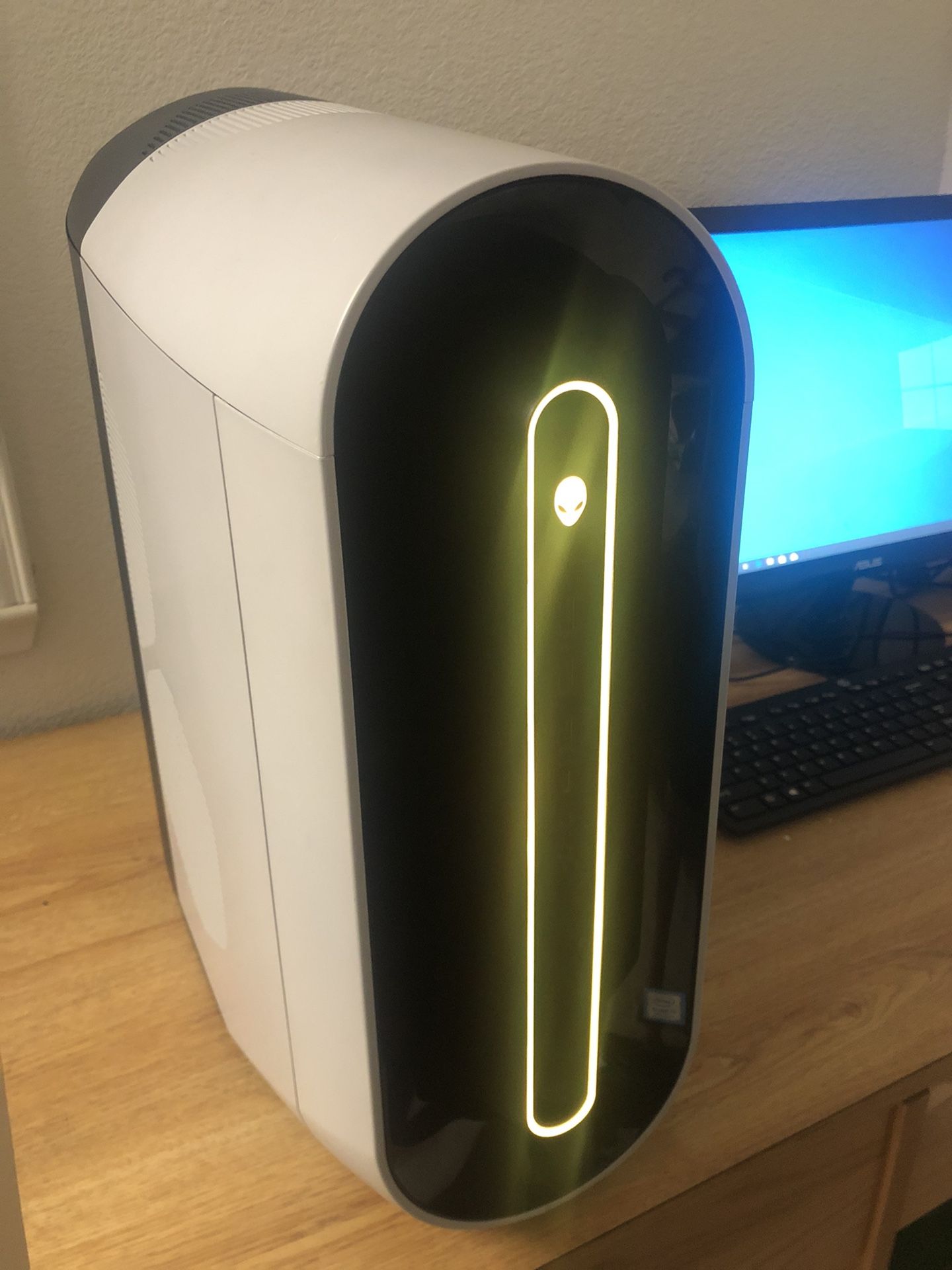 Alienware R9 i7 9700 16GB  250GB NVME 4TB GTX1060