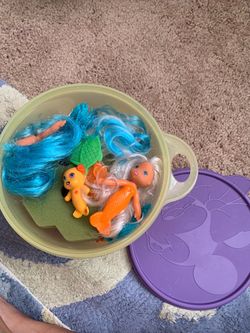 RARE SEA WEES DOLLS Mermaid Mini Doll Toy Set with Container