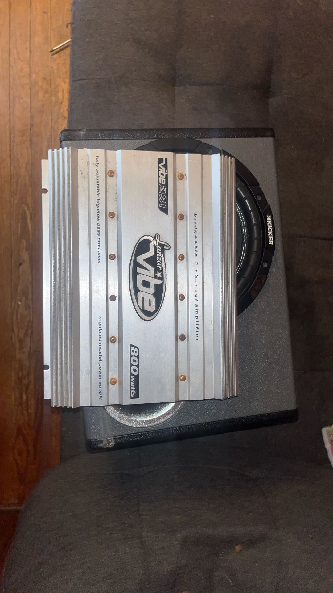 800 watt amp and 10in kicker subwoofer 