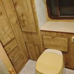 1988 Komfort 5th wheel 23 Foot