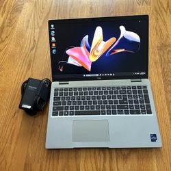 15.6 inches Dell Latitude 5540 Laptop Win11 Pro i7 1355U 10-Cores @1.7Ghz RAM 16Gb SSD 512Gb Microsoft Office - Product 2023 Warranty 7/2026 