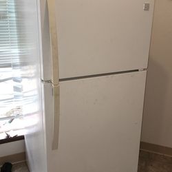 Kenmore Refrigerator  Stove  Microwave 