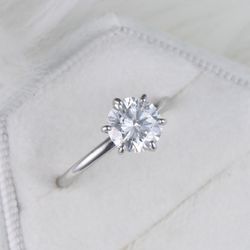 Engagement Ring Round Diamond 