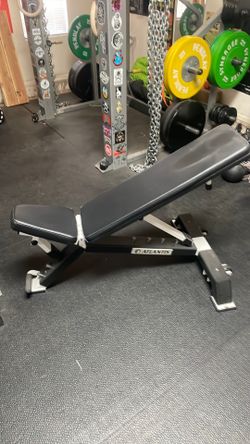 Adjustable weight bench