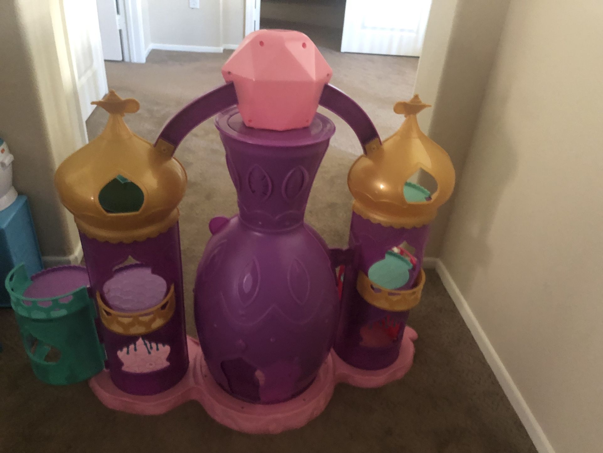 Shimer And Shine Doll House Great Condition
