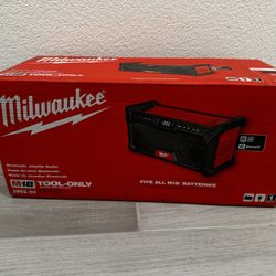 Milwaukee M18 18V Lithium-Ion Cordless Jobsite Radio. BRAND NEW