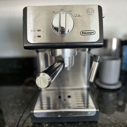 De’longhi 15 Bar Pump Espresso Machine With Milk Frother 