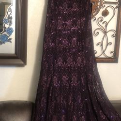 BRIDESMAIDS DRESSES SIZE  12 -14 -16 -18 AVAILABLE ONLY THOSE ON DISPLAY. CASH ONLY AVAILABLE  50 FIRM 