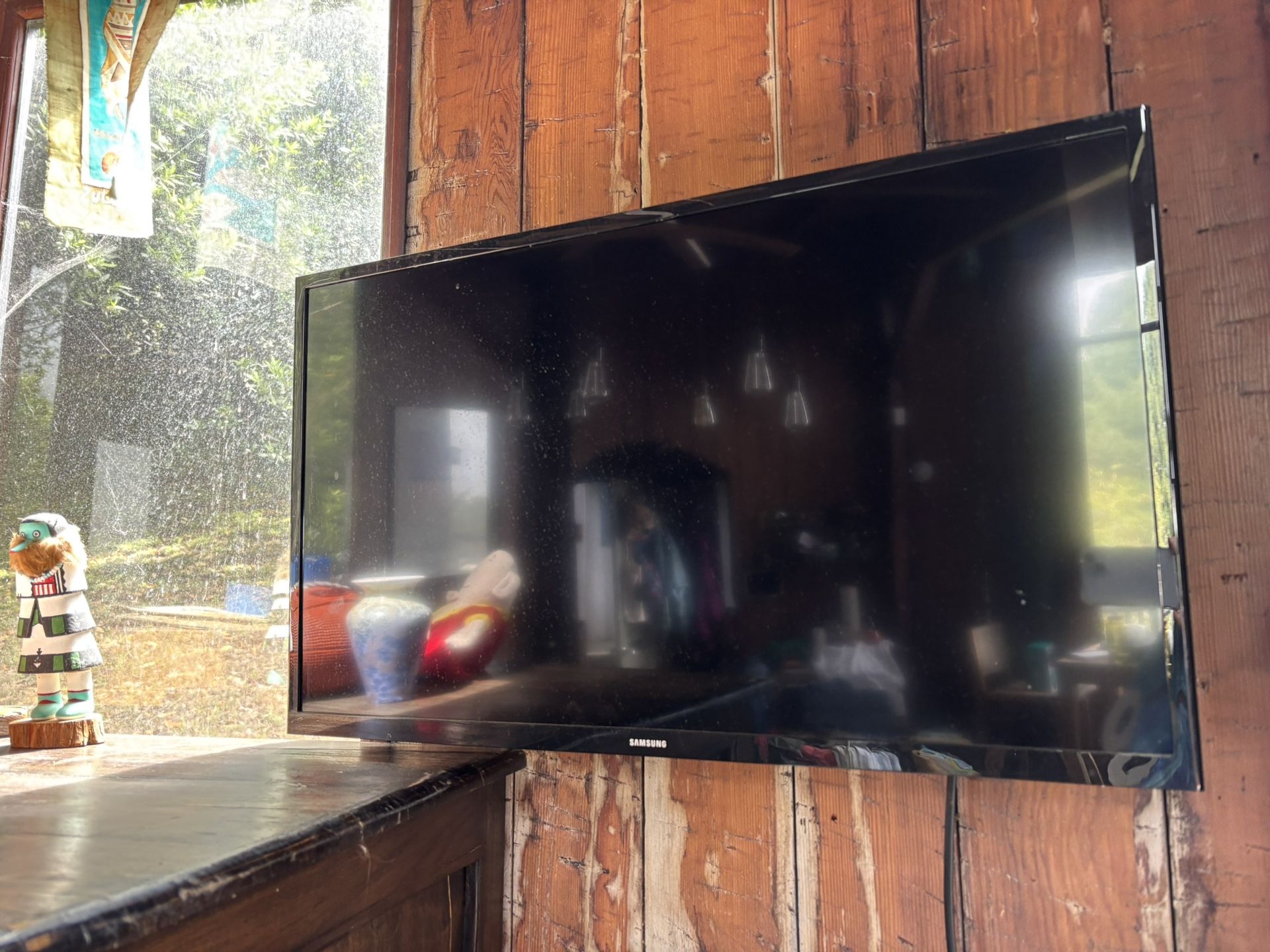 2 For 30 - 32 Inch TCL HDTV Flat Screen. Works Great - 2 Available
