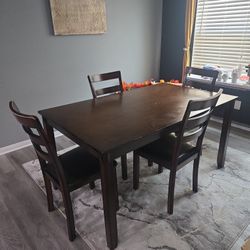 Table With 4 chair