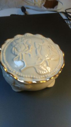 Decorative bowl with lid